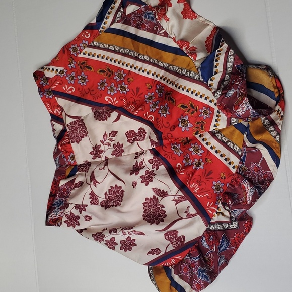 Latiste Shorts Ruffled Hem High Waisted Red/Bugundy Flower Pattern Size S - Picture 2 of 10